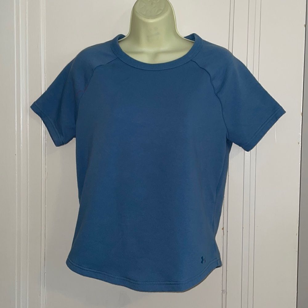 Under Armour blue short sleeved sweatshirt